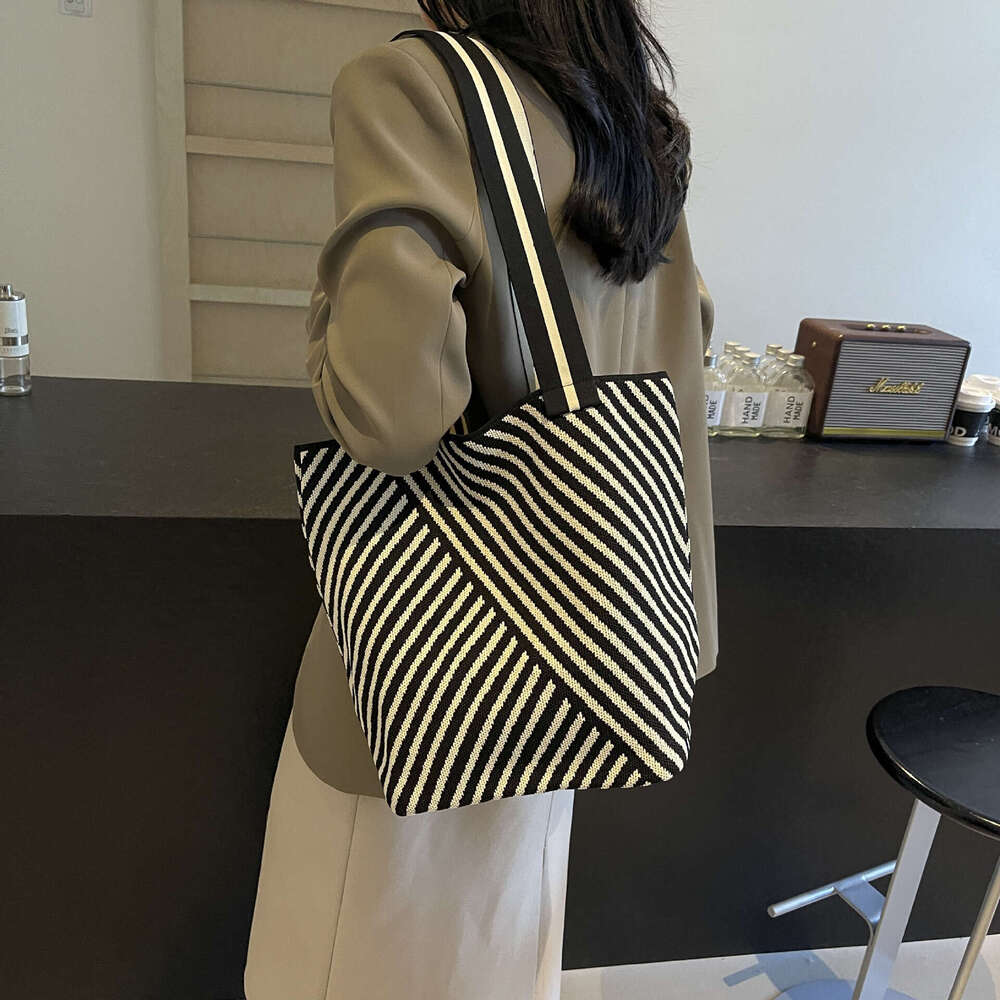 Knitted Shoulder New Tote For Women Large Capacity Handheld Commuter Shopping Bag Bucket Versatile B5