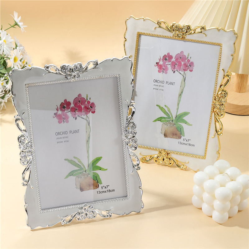 Beige crystal gel photo frame can store 7-inch photos for decorating rooms, Halloween decorations, Christmas decorations H260306