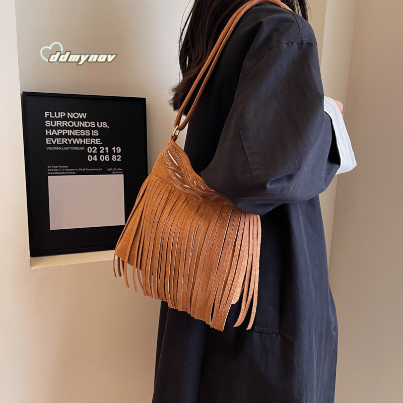 French Style Bucket for Women 2024 Autumn New Trendy Versatile Soft Leather Shoulder Crossbody Tassel Bag ddmynov