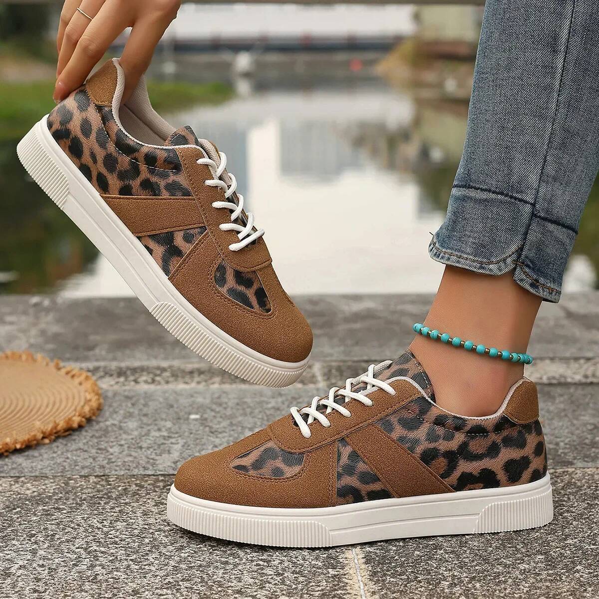 Ddmyoutdoor Women Fashion Leopard Flat Sneakers Lightweight Lace Up Non Slip Running Female Casual Soft Sole Single Shoes Plus Size Outdoor Shoes