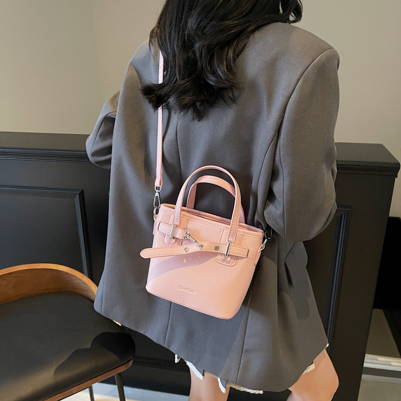 designer Minimalist Stylish Handheld Bucket Bag for Women 2025 Summer New Korean Version Single Shoulder Crossbody Bag Commuter Small Tote Bag