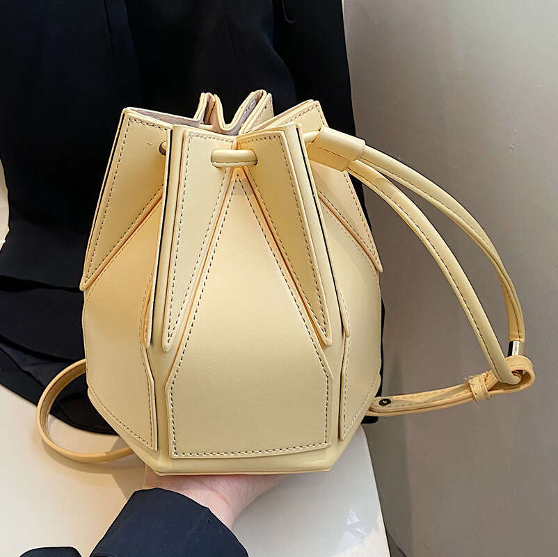 Trendy Niche Foldable Bags for Women 2022 Summer New Versatile Crossbody High-end Handheld Bucket Bag