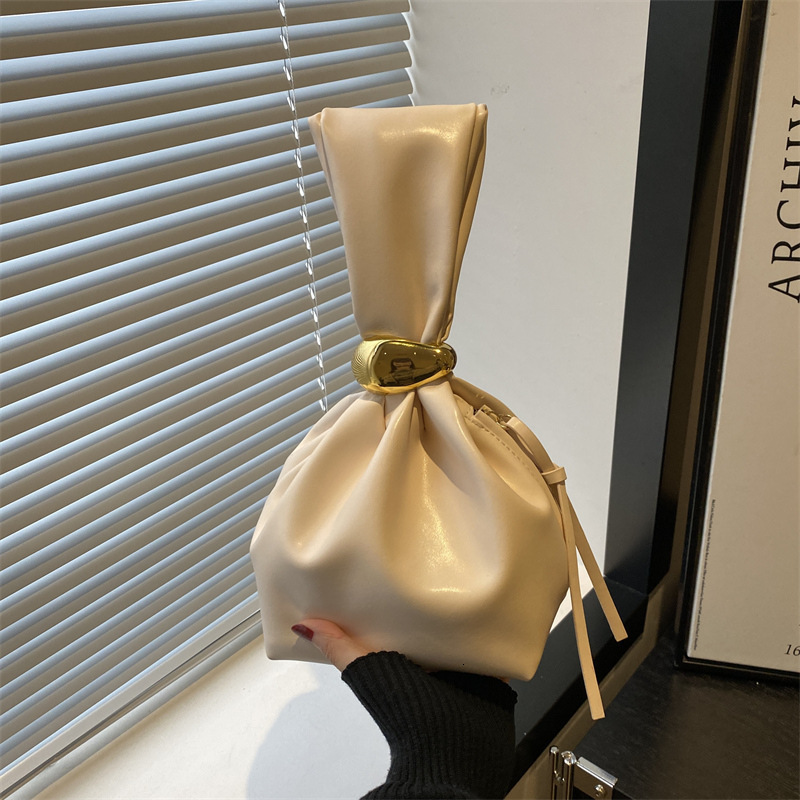 designer Niche Design Stylish Retro Small Bag for Women Autumn Winter 2025 New Pleated Simple Aesthetic Bucket Bag