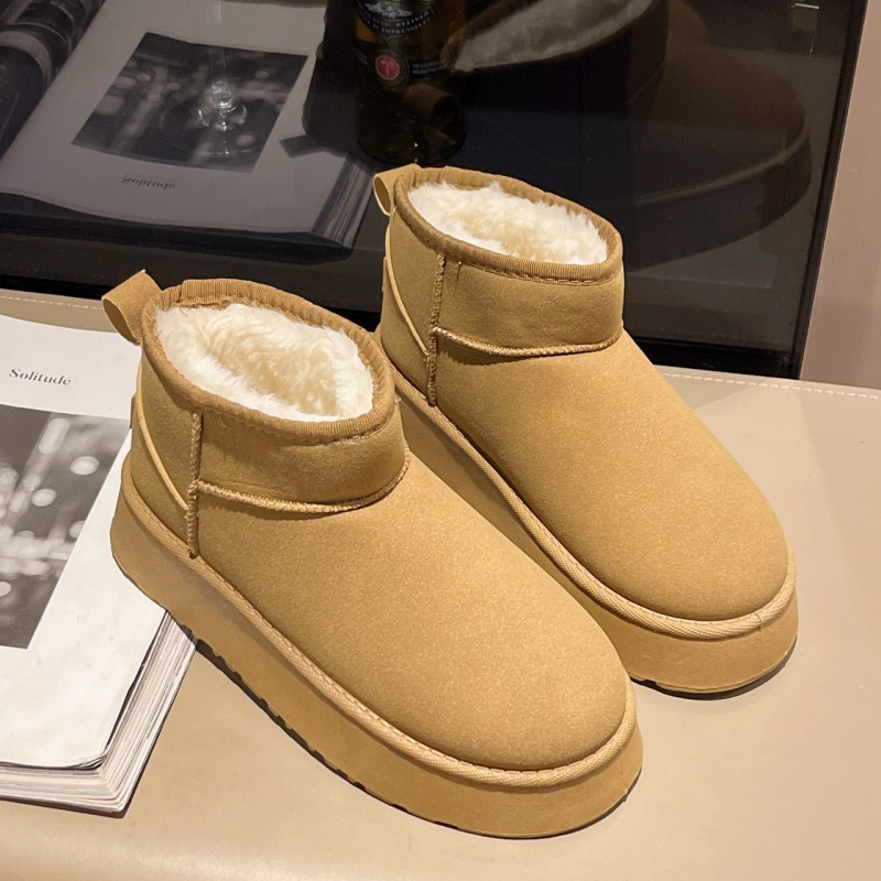 2025 free shipping autumn and winter new female designer thick soled snow boots, short tube height increasing cotton shoes, warm and fluffy bread shoe