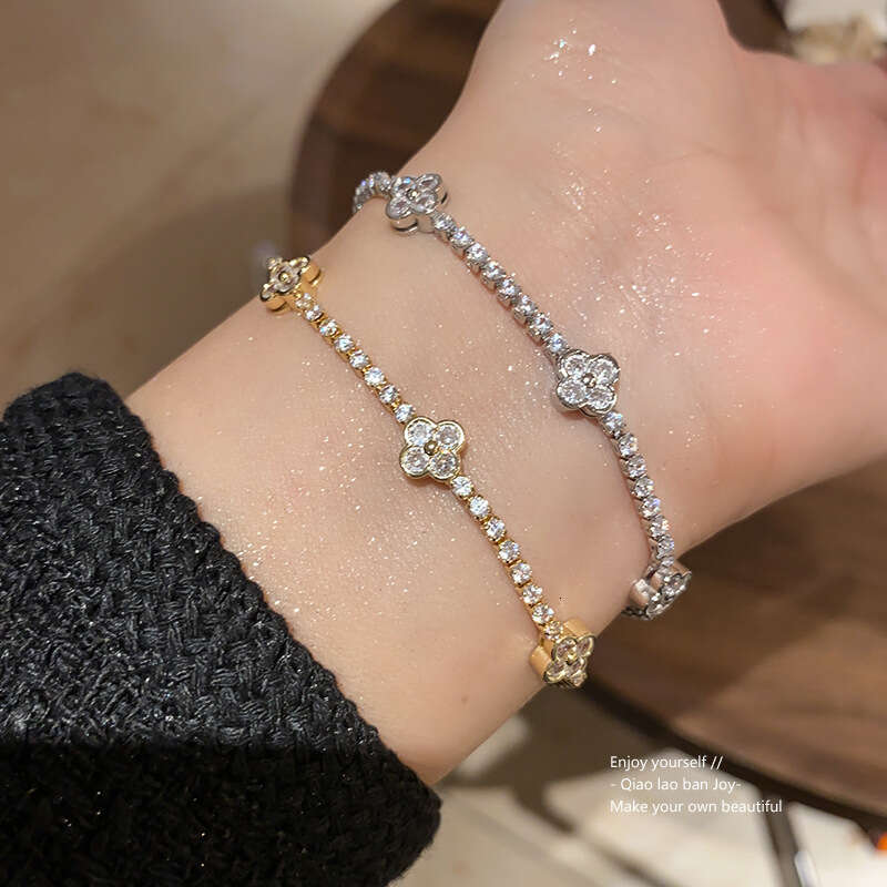 Luxury jewelry designer bracelet clover Light Style Zircon Flower Bracelet Fashion High-end Sweet Hand Ring Internet Celebrity Commuting Jewelry for W