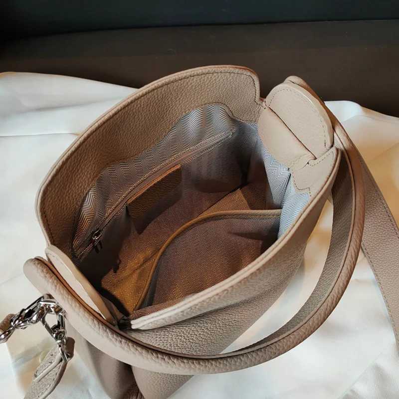 Famicare Luxury Soft Female Genuine Leather Shoulder Bags Women Messenger Bags Fashion Lady Shopping Square Handbag New M250606