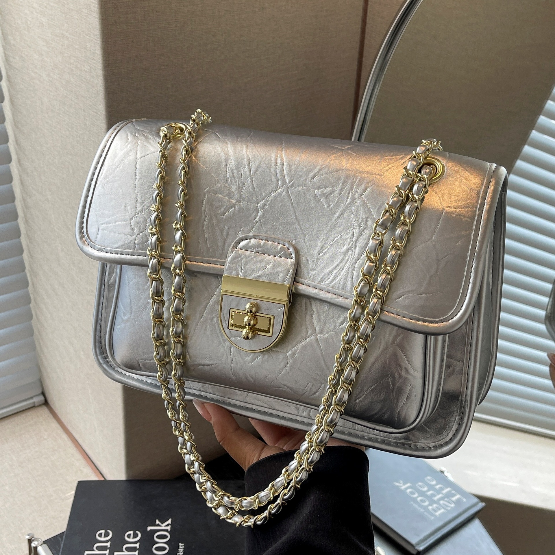 designer Commuting Niche Chain Small Square Bag for Women 2025 Summer New Fashion Single Shoulder Crossbody Bag High-end Sense Wanderer Bag