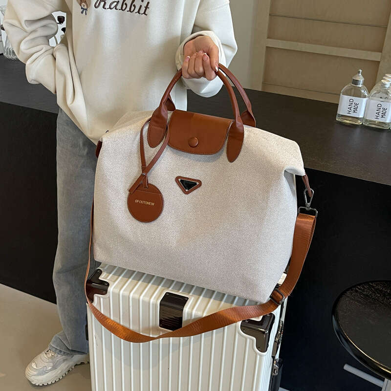 2025 bag New Short-Distance Large Capacity Gym for Women High-End Lightweight Duffel Travel Bag Outdoor Handbag Designer Pack
