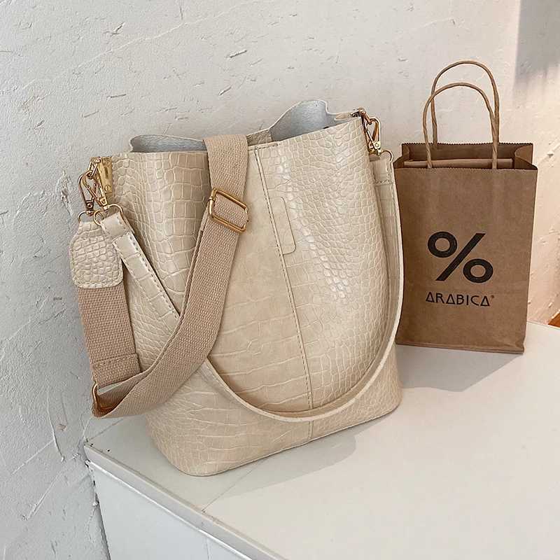 Vintage Bucket Bag Personalized Stone Pattern Buckle Large Capacity Shoulder Bag Temperament Texture Trend Crossbody Bags M250606