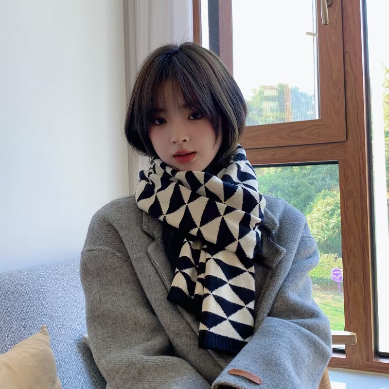 T898Autumn and winter Korean style simple splicing geometric triangle knitted scarf warm skin-friendly student wool knitted neck scarf