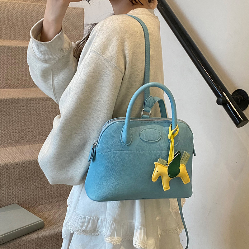 designer Niche Shell Commuter Backpack for Women 2025 New Simple Handheld Women's Bag Lightweight Ins Style Design Backpack