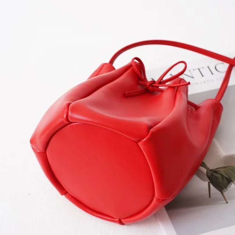 Sheepskin Drawstring Bucket 2025 New Spring Niche Design Genuine Leather Shoulder Soft Women's Mini Yellow Crossbody Bag