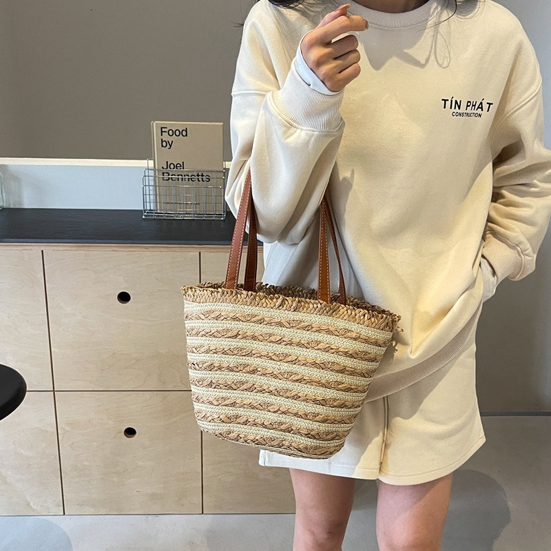 designer Summer Woven Straw Basket Bag for Women Large Capacity 2025 New Versatile Shoulder Beach Vacation Tote Bag