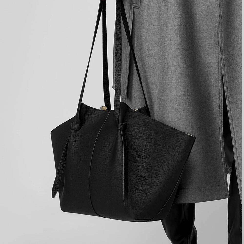 Head Layer Cowhide Large Capacity Tote Genuine Leather Women's Fashionable Bat Versatile Commuting Bag, Handbag 2025/06/06