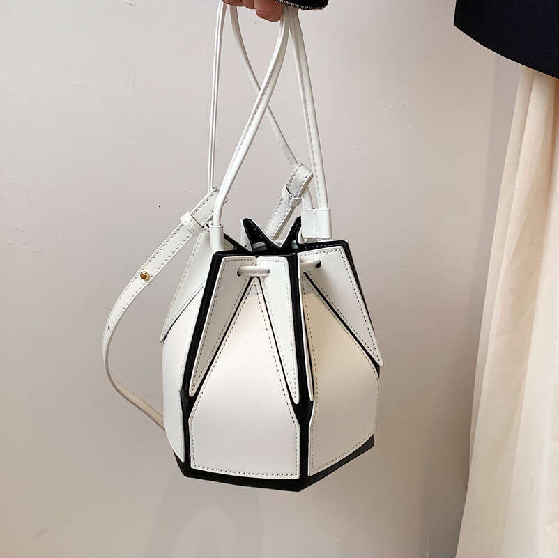 Trendy Niche Foldable Bags for Women 2022 Summer New Versatile Crossbody High-end Handheld Bucket Bag