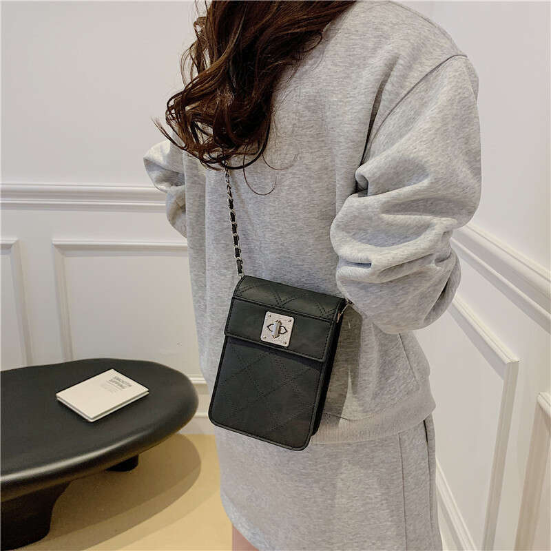 2025 New Exquisite Quilted Lock Small Square High-end Fashion Versatile Chain Crossbody Bag