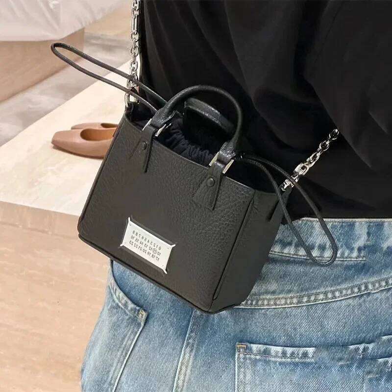 Hot Selling Fashionable Versatile Niche Design Women's Camera Single Shoulder Slant Cross Handbag Genuine Leather Food Basket Bucket Bag Designer
