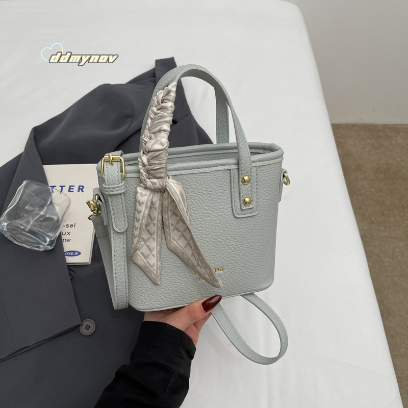 Minimalist Versatile Handheld Bucket for Women 2025 New Korean Fashion Casual Shoulder Crossbody Bag ddmynov