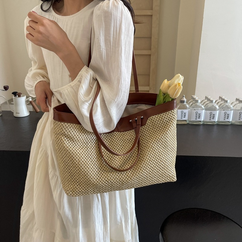 designer Handheld Large Capacity Bag for Women 2025 Summer New Fashion Straw Woven Shoulder Underarm Bag Commuting Casual Tote Bag