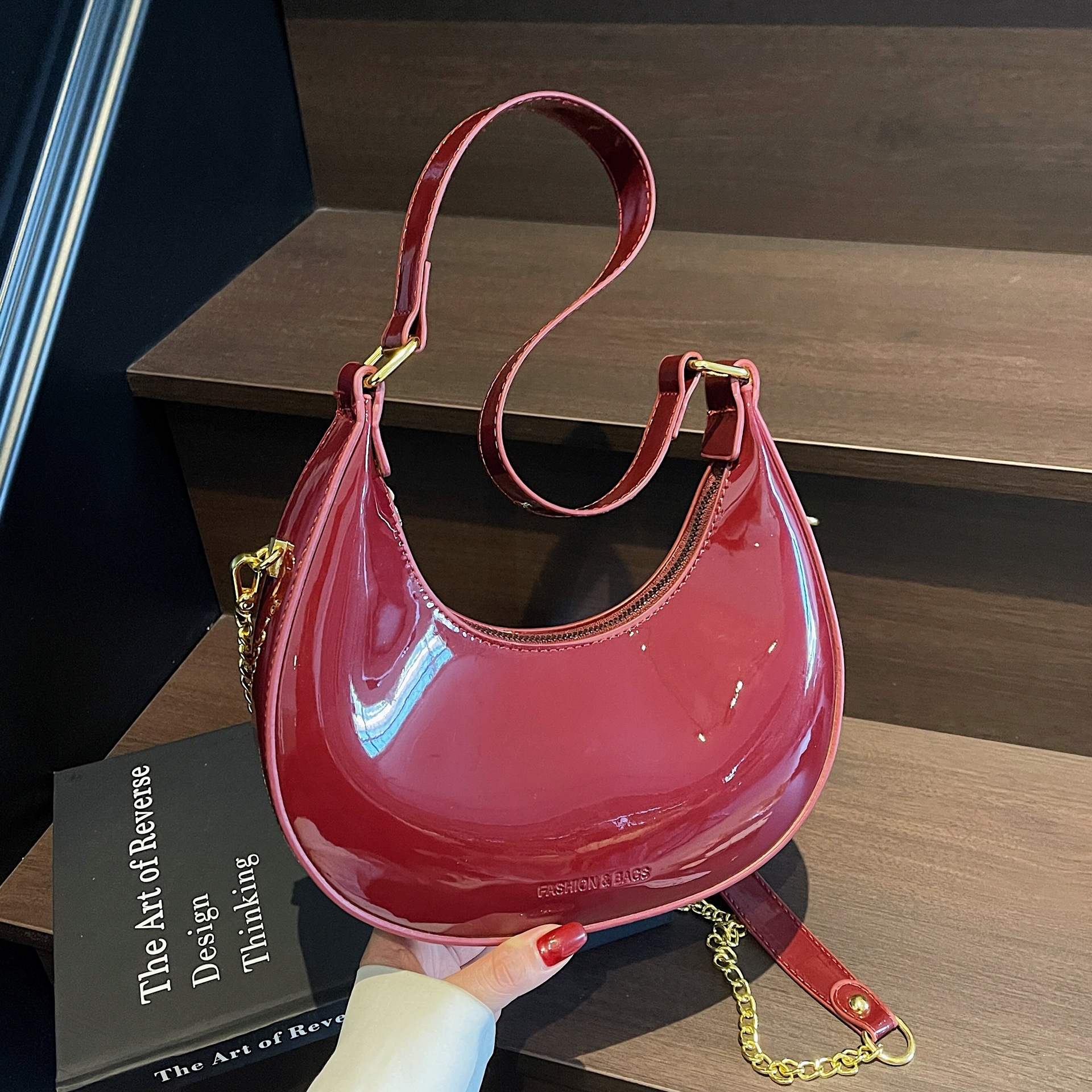 designer Cross-border Niche Textured Patent Leather Handbag for Women 2025 New Simple Crescent Bag Fashion Chain Shoulder Crossbody Bag