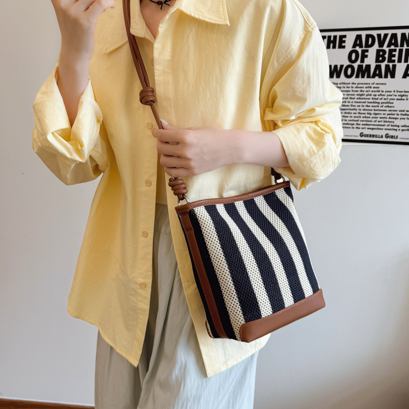 designer 2025 New Summer Vacation Commuter Color-Block Bucket Bag High-End Fashion Handbag Women's Shoulder Under