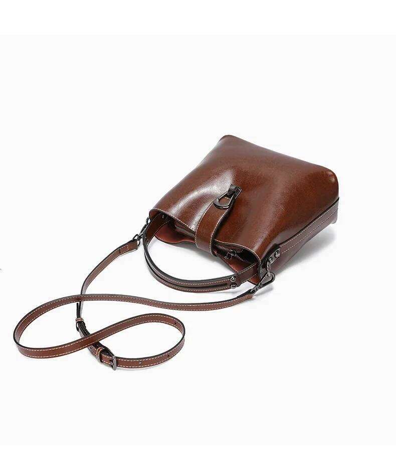 Designer Bags 2025 Ladies Cow Genuine Leather Shoulder Bag Women's Retro Versatile Cowhide Handbag Female Commuting Underarm Bucket Crossbody Bag