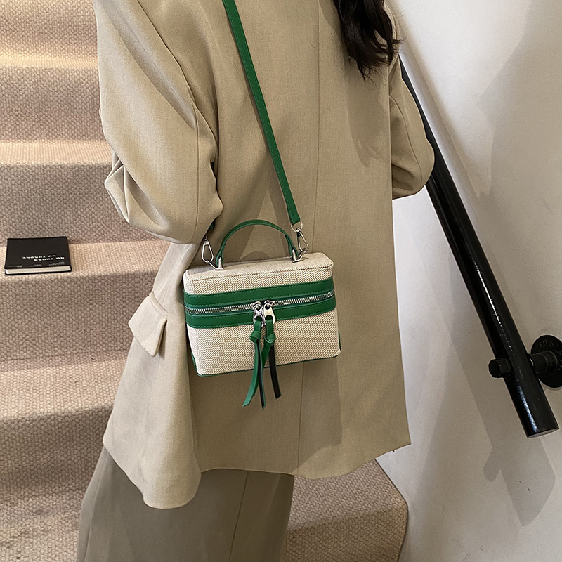 designer Fashion Single Shoulder Trendy Bag 2025 Spring New Trend Niche Design Simple Crossbody Commuter Small Square Bag