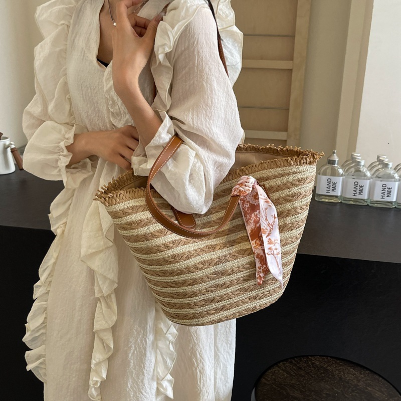 designer Summer Woven Straw Basket Bag for Women Large Capacity 2025 New Versatile Shoulder Beach Vacation Tote Bag