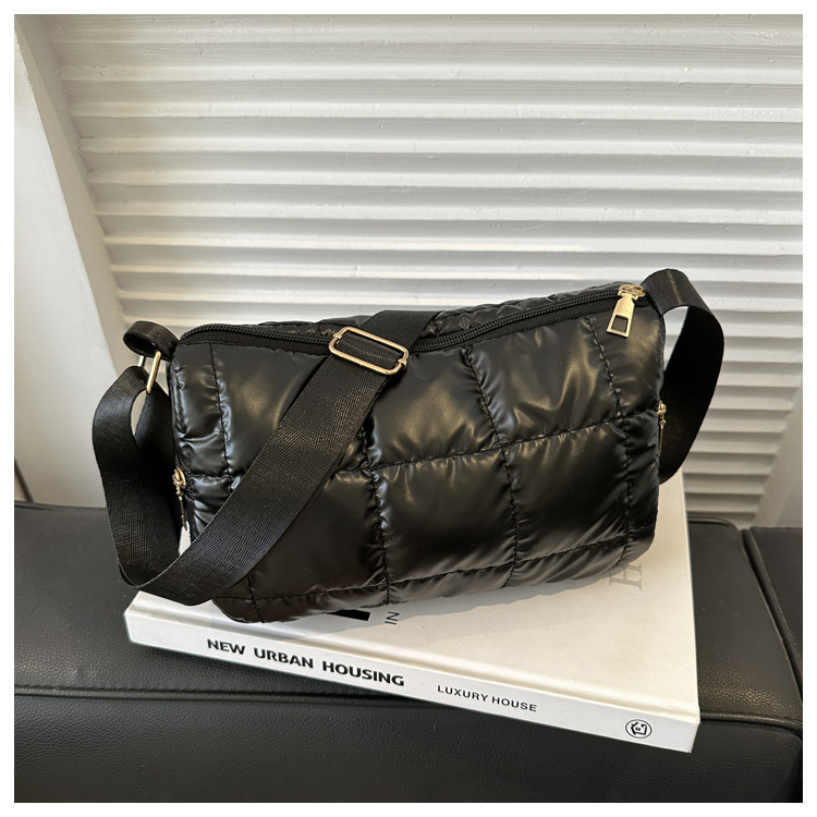 designer 2025 Autumn Winter New Fashion Cotton Handbag Single Shoulder Underarm Small Square Bag Women's Bag Supports Wholesale and Mixed Orders