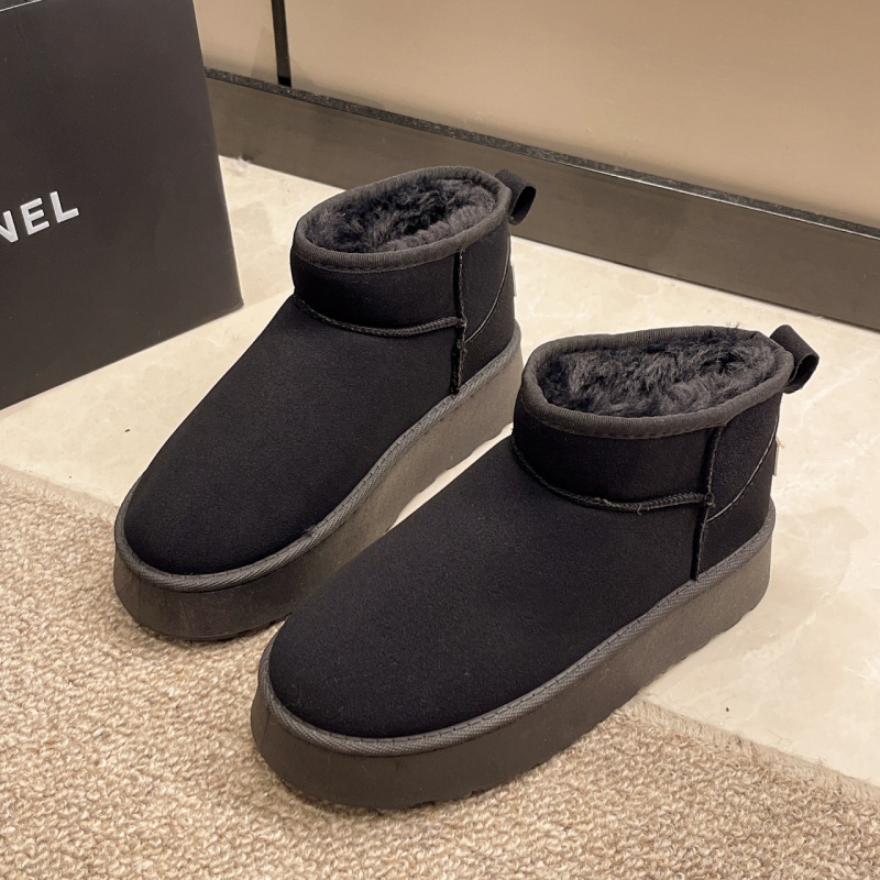 2025 free shipping autumn and winter new female designer thick soled snow boots, short tube height increasing cotton shoes, warm and fluffy bread shoe