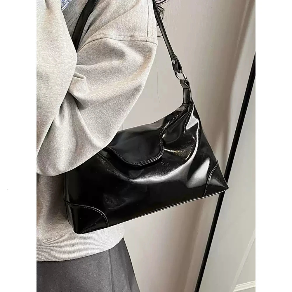 Womens Single Shoulder Bag Korean Fashion High-Grade Solid Buckle Armpit Bags Working Daily Commute Crossbody Packs 250605