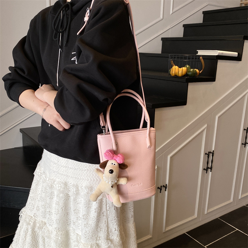 designer Korean Style INS Handheld Bucket Bag for Women 2025 New Niche Design Commuter Bag Casual Versatile Crossb