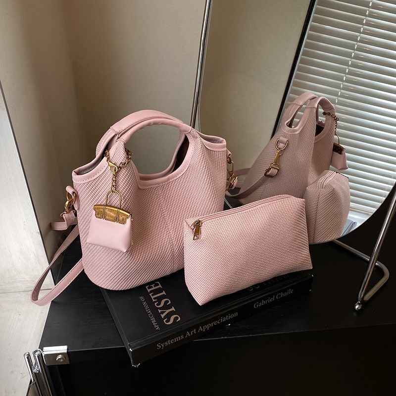 2025 summer new high-end multifunctional handbag for women's outdoor niche handbag, crossbody bag, trendy women's shoulder bag, simple veget