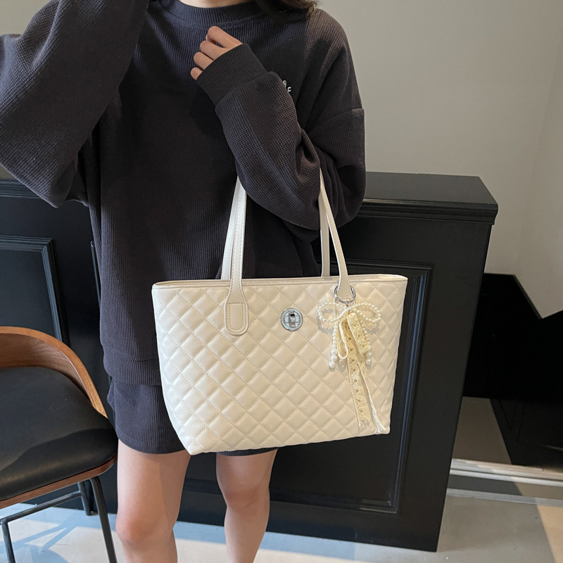 designer Quilted Chain Handbag 2025 New Women's Bag Trendy Versatile Large Capacity Shoulder Fashion Commuter Tote Bag