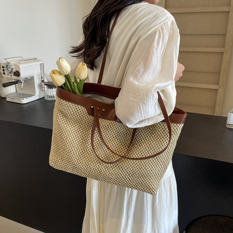 designer Handheld Large Capacity Bag for Women 2025 Summer New Fashion Straw Woven Shoulder Underarm Bag Commuting Casual Tote Bag