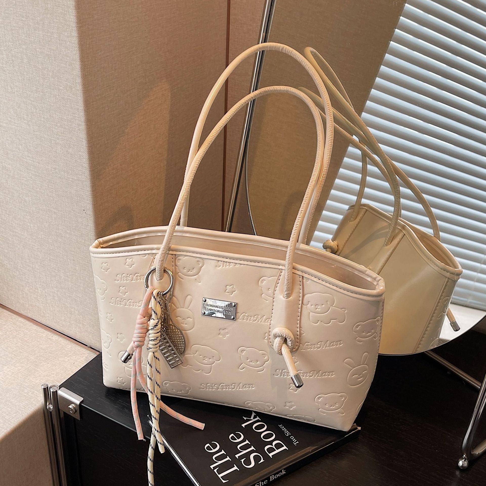 designer High-Quality Texture Underarm Women's 2025 New Trendy Fashion Casual Versatile Shoulder Bag Large Capacity Tote Bag