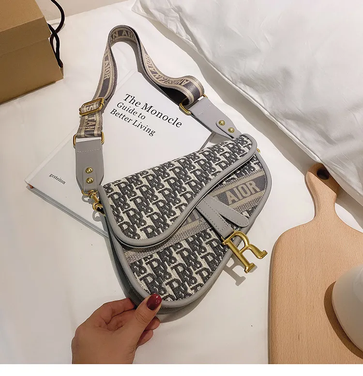 Shoulder Bag Crossbody Purse Designer 2025 New backpack with wide shoulder strap novel niche design fashionable and Western-style bag