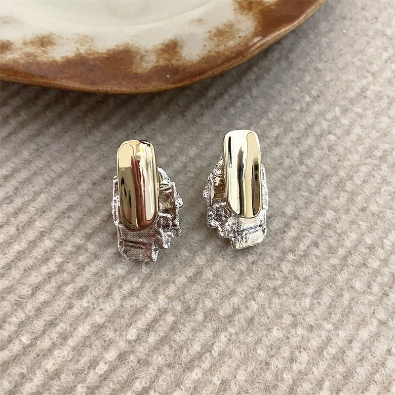 New Western Inspired Exaggerated Irregular Designer Stud Earrings for Women Exude Luxury Sophistication
