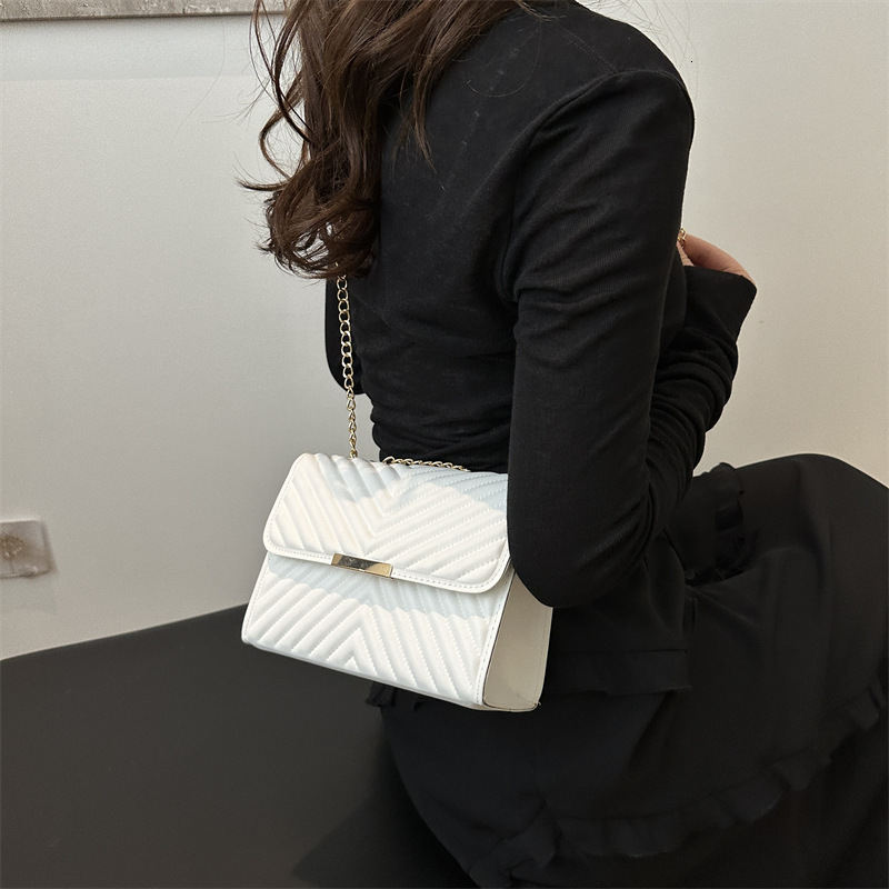 High quality brand new high-quality free designer bag new simple and fashionable shoulder crossbody bag casual commuting small square bag new free des