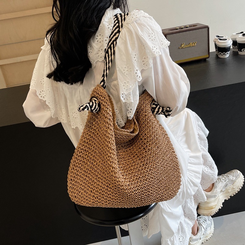 designer Summer Large Capacity Straw Woven Bag for Women 2025 New Beach Vacation Shoulder Bag Commuter Tote Bucket Bag