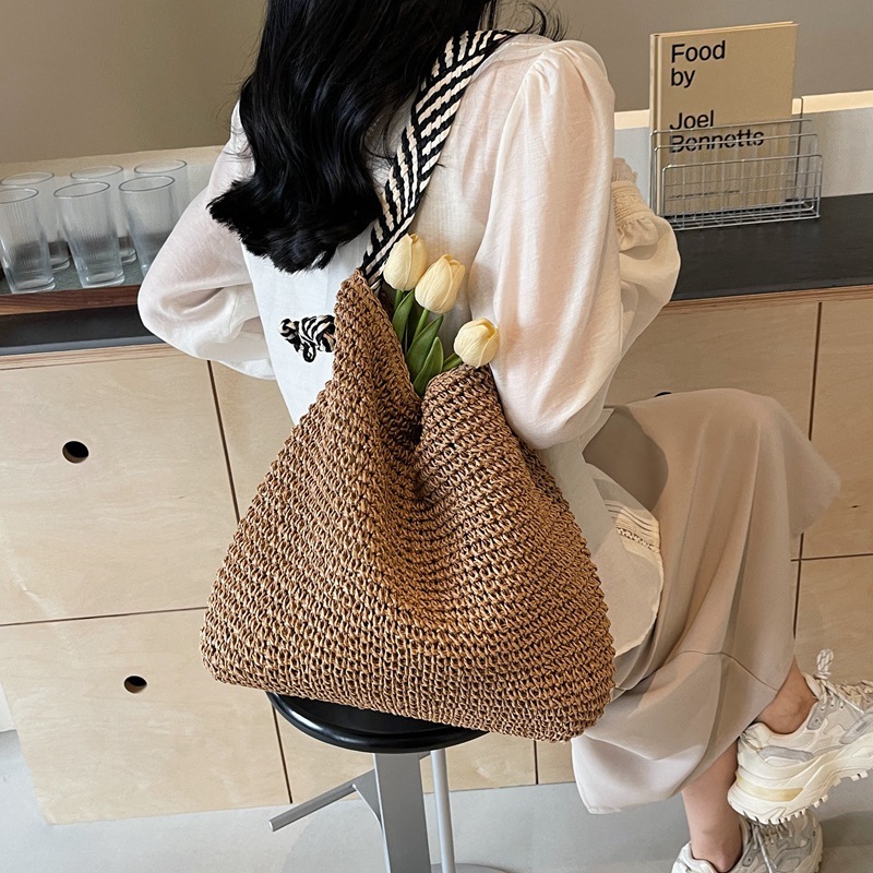 designer Summer Large Capacity Straw Woven Bag for Women 2025 New Beach Vacation Shoulder Bag Commuter Tote Bucket Bag