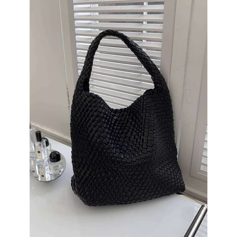 French Niche Design Single Shoulder Handwoven Tote for Women Large Capacity Soft Leather Plaid Underarm Bag