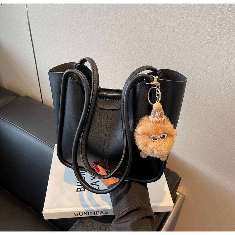 Large Capacity Bucket for Women 2025 Spring New Shoulder Textured Niche Simple Underarm Bag Trendy