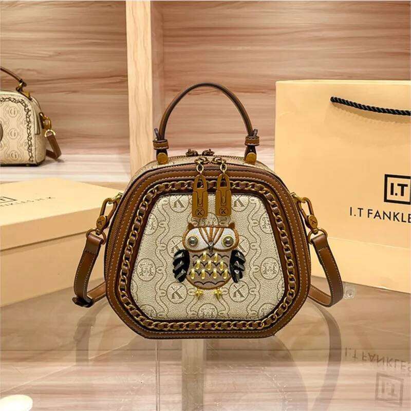 Brand Handbag Women's Winter 2025 Model Simple Hand-Held Crossbody Single Shoulder Cake Small Round Bag