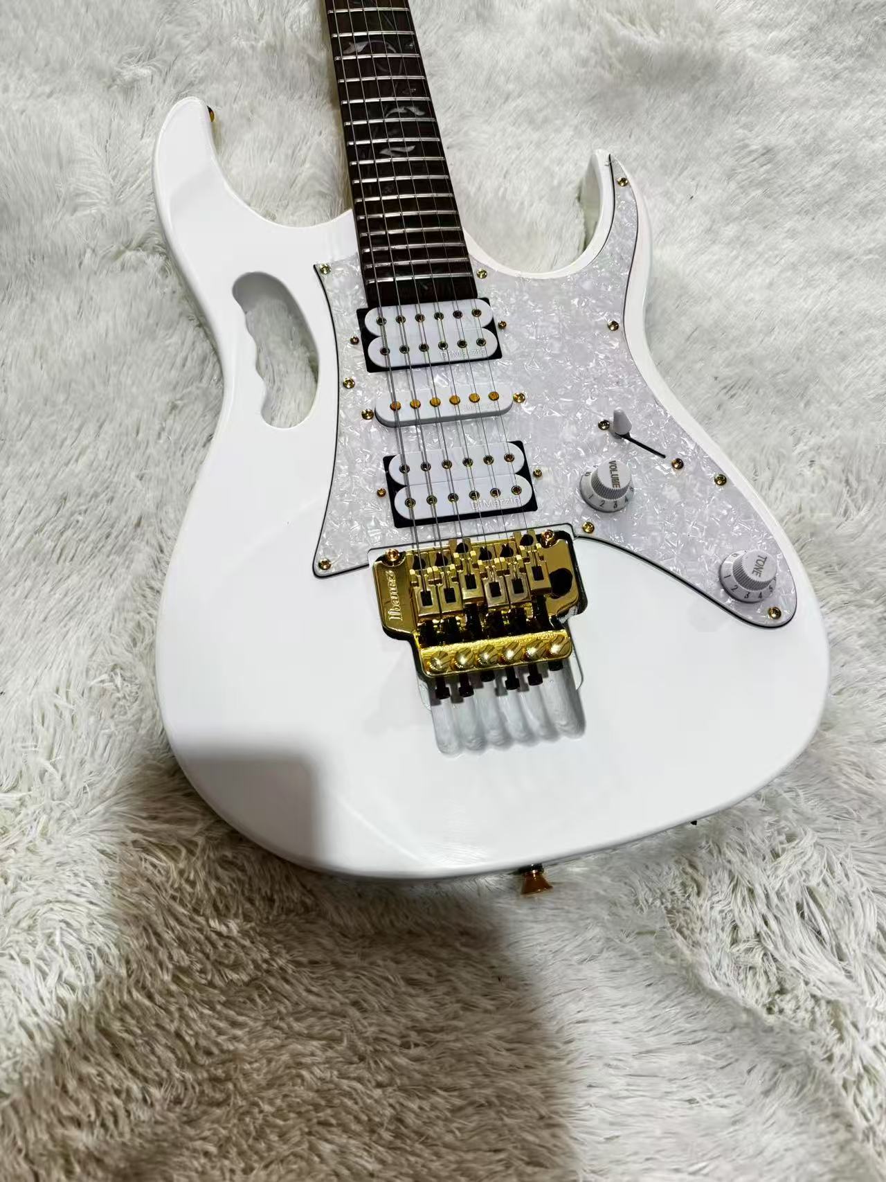 Vintage-Inspired 7V Electric Guitar Model Available for Personalized Design