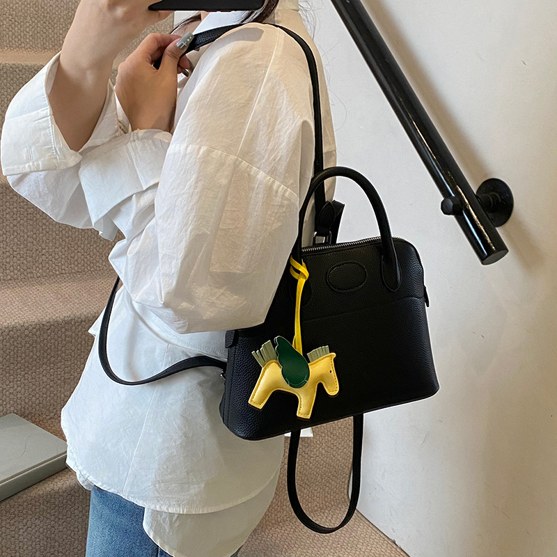 designer Niche Shell Commuter Backpack for Women 2025 New Simple Handheld Women's Bag Lightweight Ins Style Design Backpack