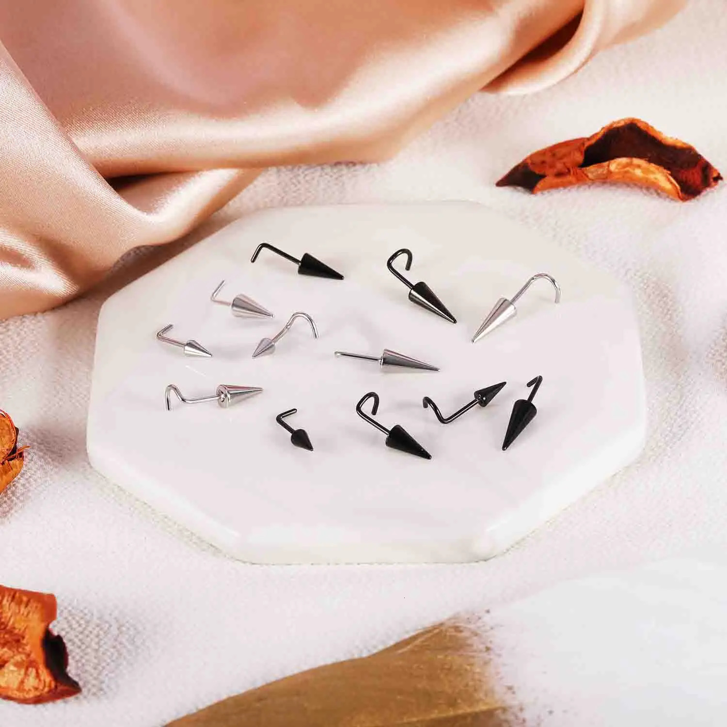 ZS 20G Black Spike Nostril Piercings Stainelss Steel Cone Nose Studs Doule Nose Piering Jewelry Long Spike Nostril Ring Chain 250605