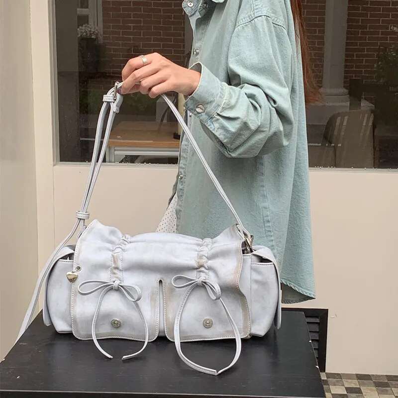 Celebrity's Same Wasteland Style Dark Versatile Pleated Drawstring Handbag 2024 New Shoulder Crossbody Women's Bag