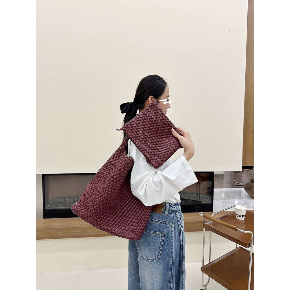 French Niche Design Single Shoulder Handwoven Tote for Women Large Capacity Soft Leather Plaid Underarm Bag