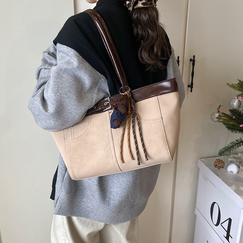 Large Shopping Bag Capacity Shoulder Bag For Women Free Shipping 2025 Spring New Designer Fashion Retro Casual Handbag Tote Bag Square Bag